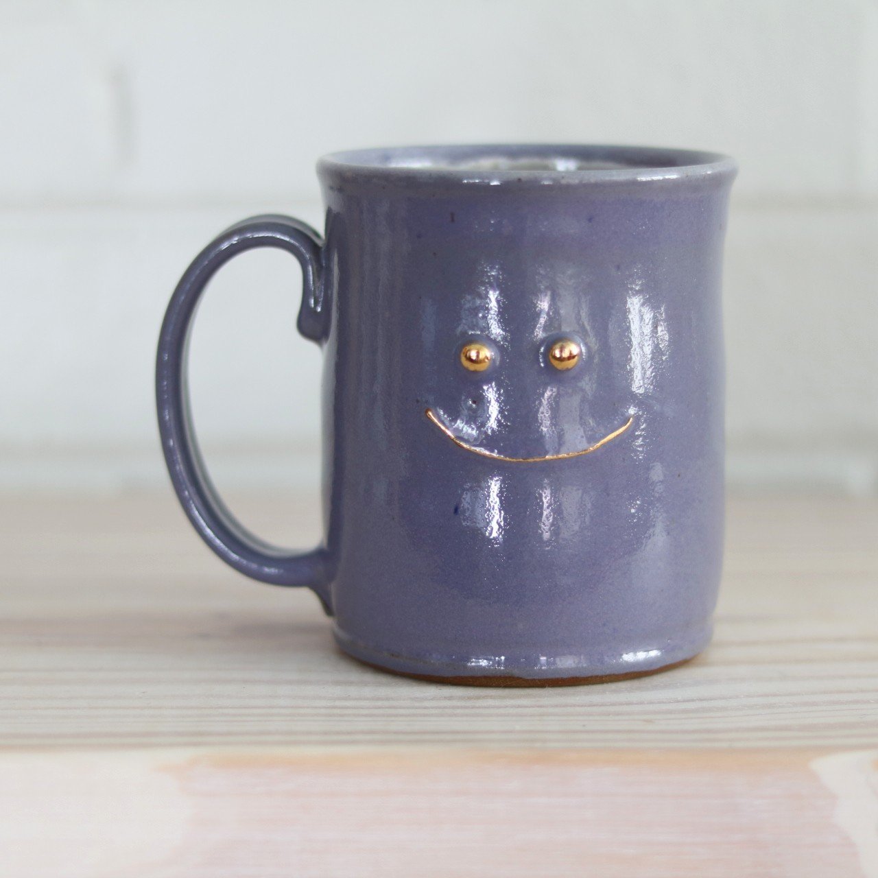 Periwinkle happy mug - content expression