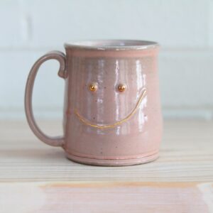 Pink happy mug - mischievous expression